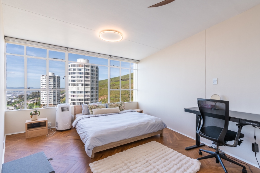 1 Bedroom Property for Sale in Vredehoek Western Cape